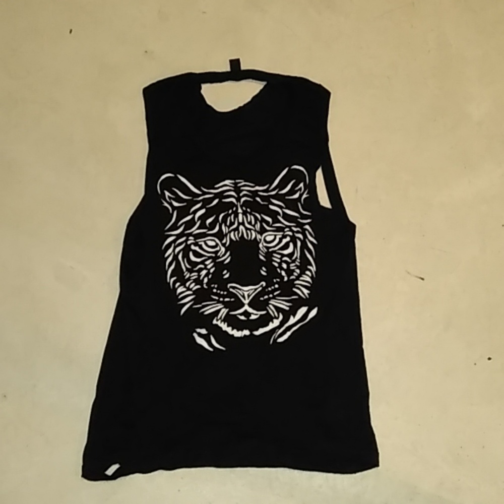 Forever 21 Black Distressed Tiger Graphic Tank L